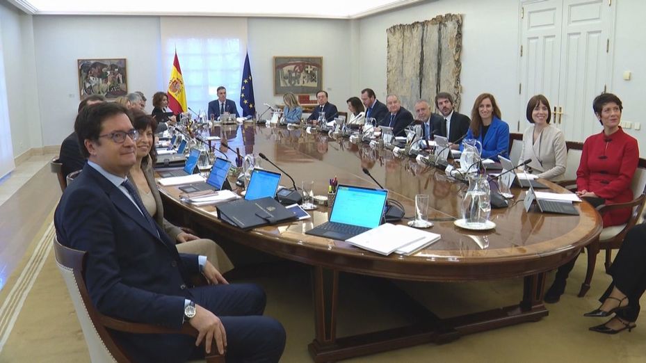 Los ministros de Sumar entran al Consejo de Ministros tras dos horas de plantón a Sánchez