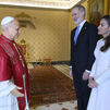 Los reyes Felipe VI y Letizia se reúnen con el Papa durante casi una hora