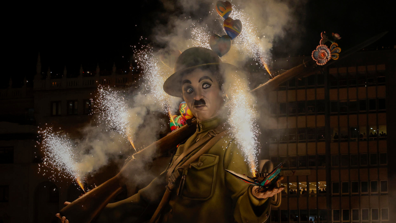 Valencia despide las Fallas con la tradicional 'Nit de la Cremà'