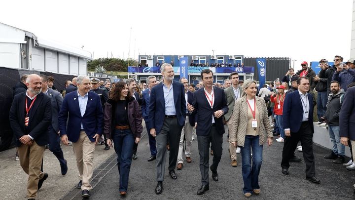 Felipe VI y Ayuso, antes del GP de Fórmula E en el Jarama