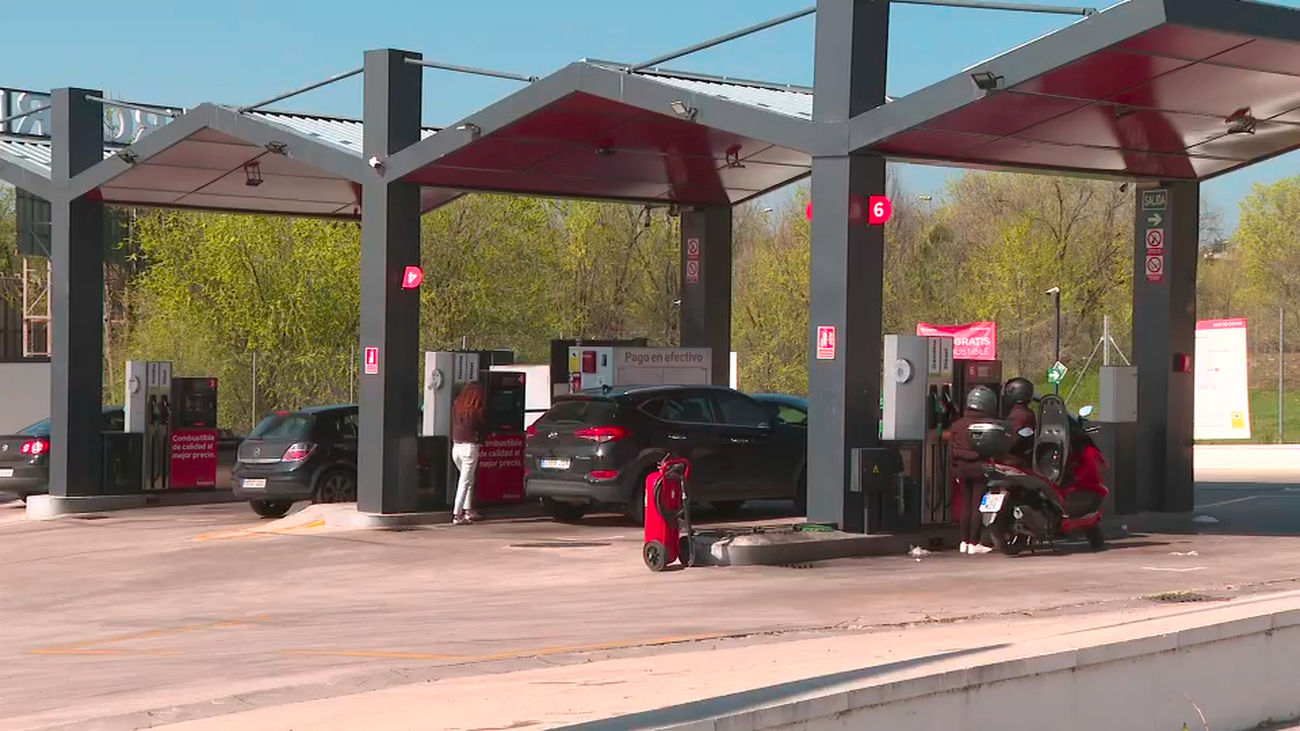 Primer día tras la rebaja del IVA en los carburantes: Los conductores lo notan, aunque la consideran insuficiente