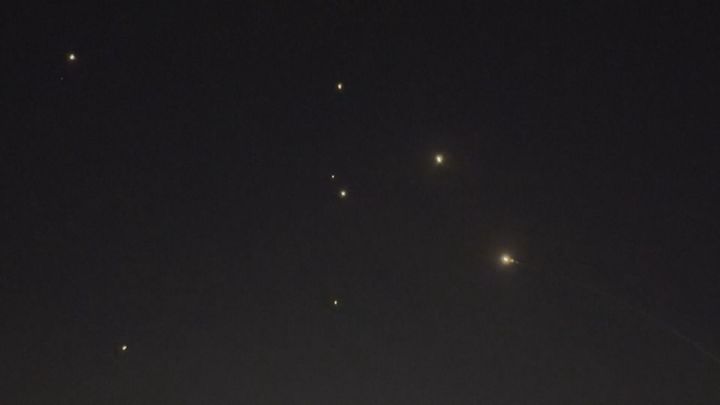 Irán lanza al menos seis andanadas de misiles contra Israel sin causar heridos