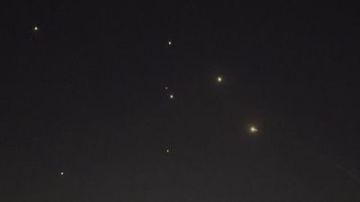 Irán lanza al menos seis andanadas de misiles contra Israel sin causar heridos