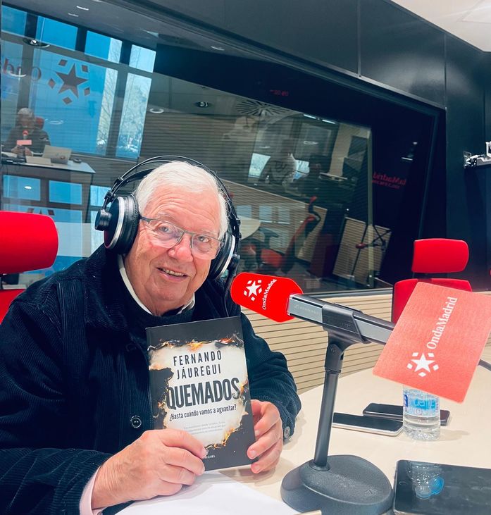 Fernando Jáuregui presenta ‘Quemados’, un manifiesto sobre la deriva de España: “Tenemos una política inmoral”