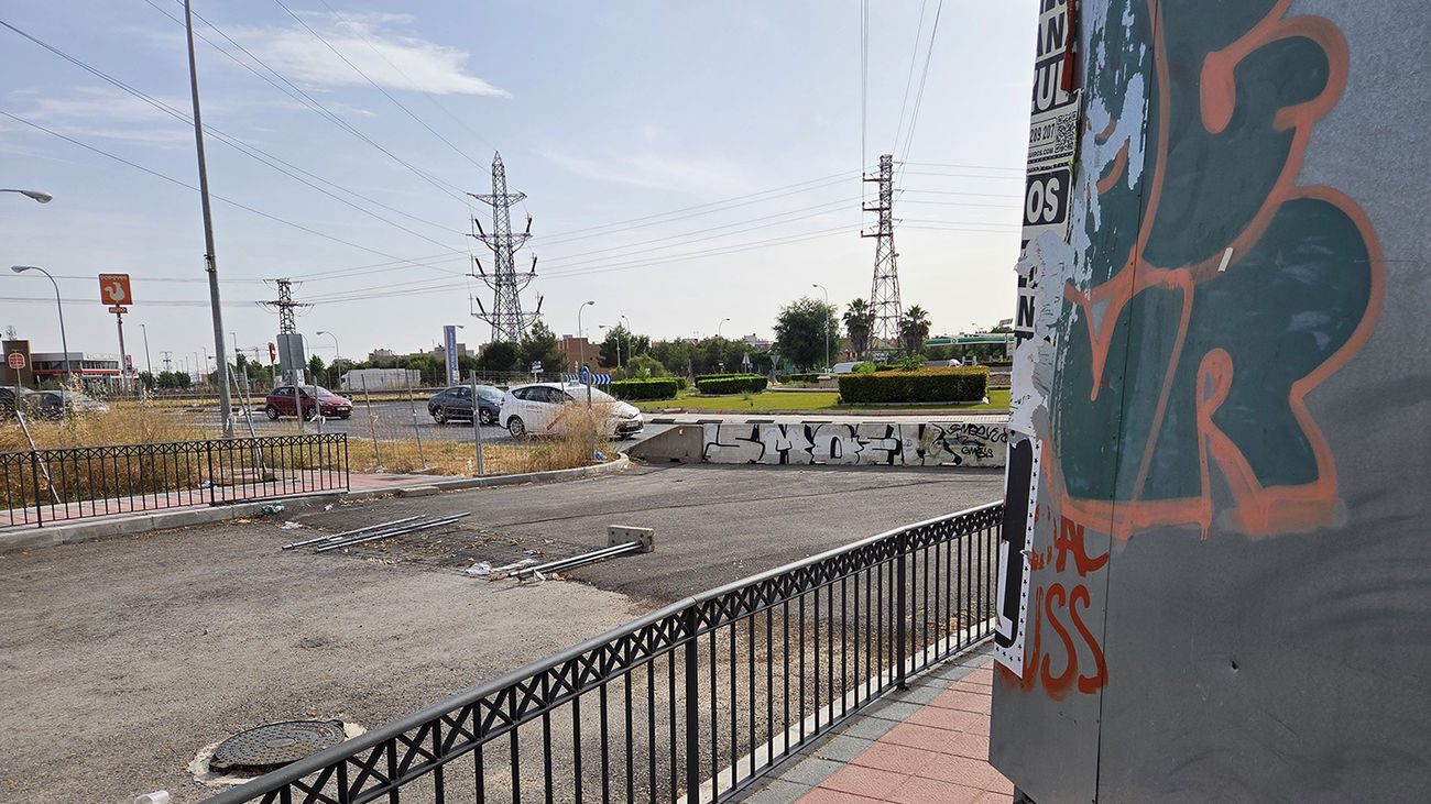Barreras cortan el acceso del barrio de Buenavista, en Getafe, a la M-406