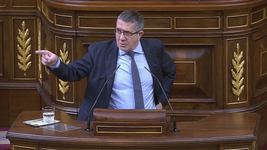 Patxi López pierde los papeles y acusa a Feijóo de hacer una "utilización de mierda" de las víctimas del terrorismo