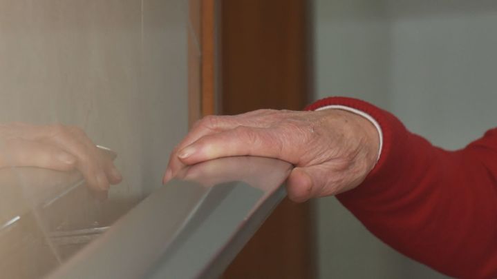 La lucha de unos vecinos de Alcalá para dejar estar "presos en sus casas"