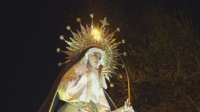 La Semana Santa madrileña arranca en Aluche con la procesión de la Macarena