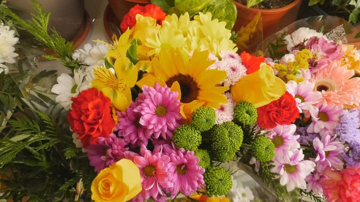 Madrid recibe miles de flores para engalanar la Semana Santa