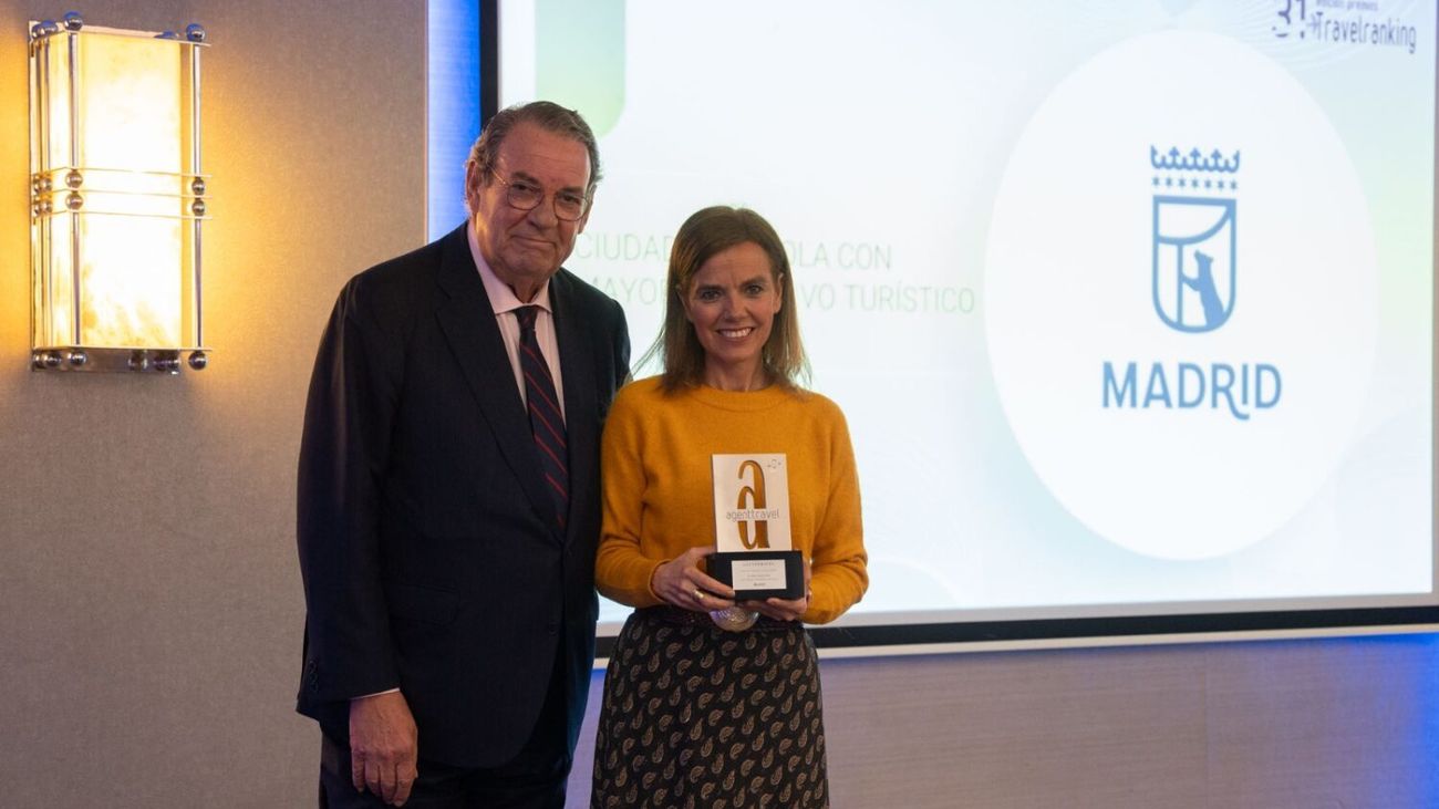 Almudena Maíllo recoge el premio a Madrid como la ciudad española con mayor atractivo turístico para los agentes de viaje