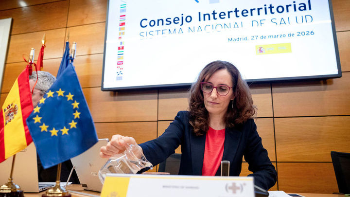 Mónica García se abre a que una organización de pacientes medie en la huelga de médicos