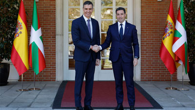 Sánchez y Pradales acuerdan que Euskadi participe en la gestión de sus aeropuertos