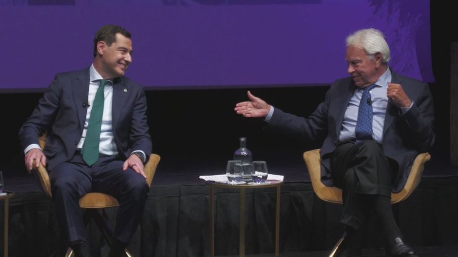 Juanma Moreno y Felipe González coinciden con motivo del centenario del nacimiento de la duquesa Cayetana de Alba