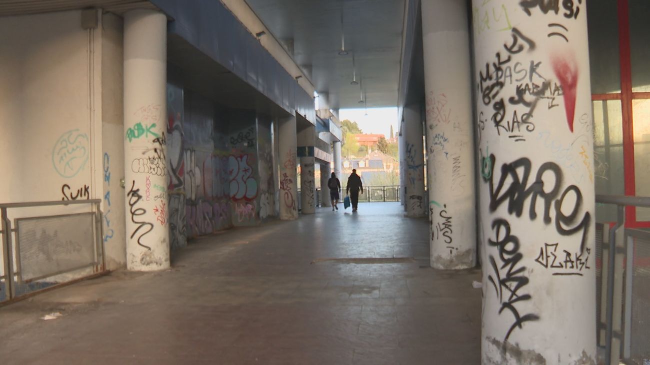 El 'pasaje del terror' de Coslada, en la estación de Cercanías
