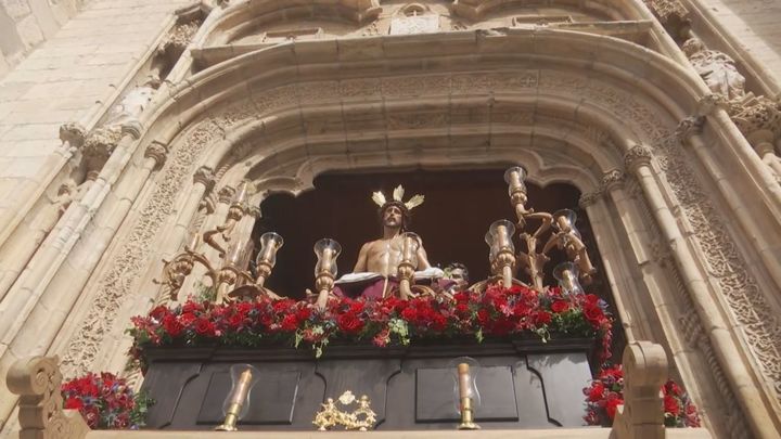 Jesús Despojado sale a la luz del Domingo de Ramos en Alcalá de Henares