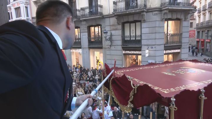 El viento se mantiene presionando y ahora afecta al techo de la  la Virgen María Santísima de la Anunciación