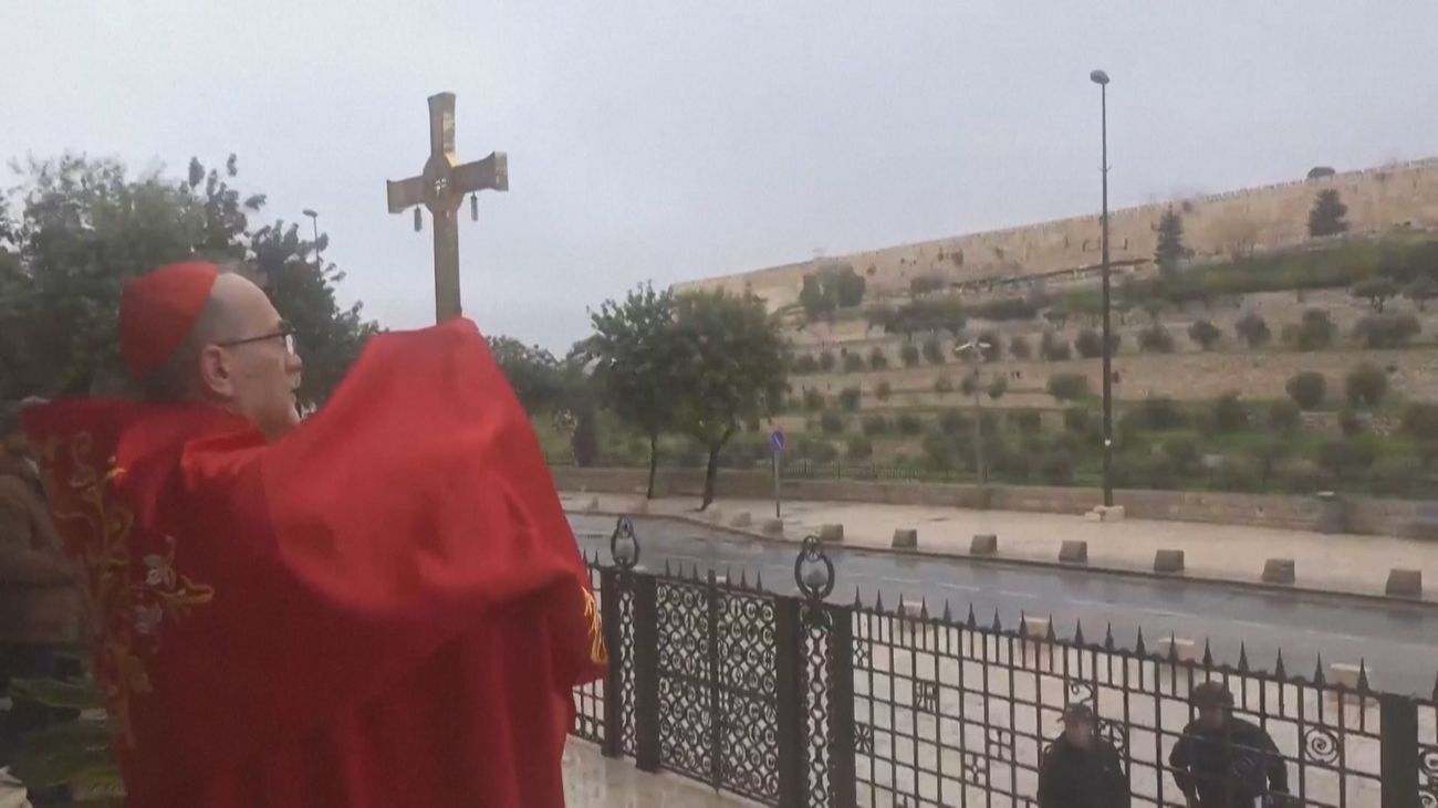 Albares convoca a la encargada de negocios de Israel para protestar por impedir la misa del Domingo de Ramos