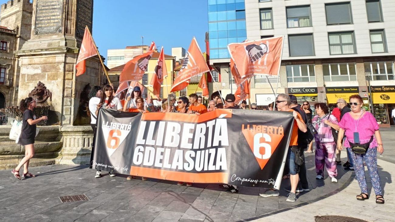 Manifestación de apoyo en Gijón a 'Las seis de La Suiza'