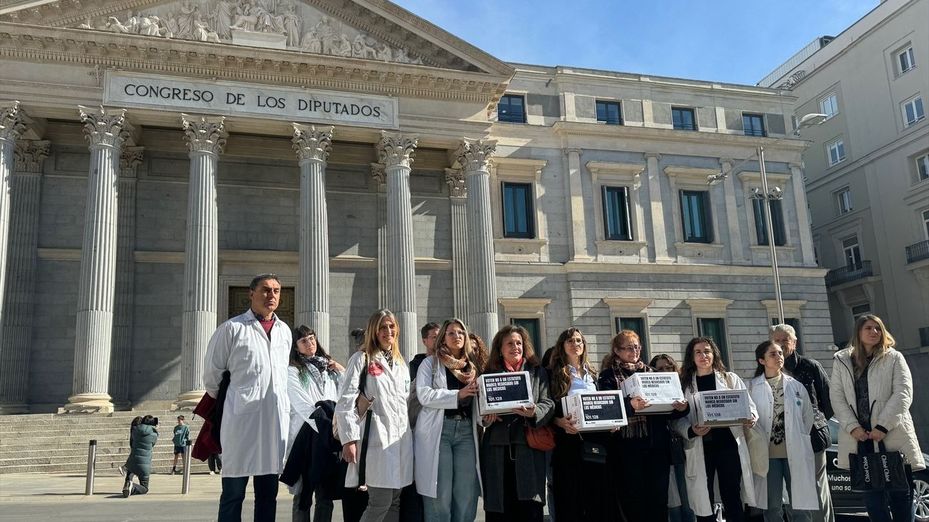 Un movimiento social recoge 100.000 firmas para eliminar progresivamente guardias de 24 horas