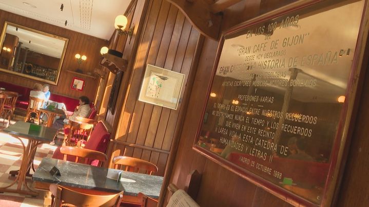 El Café Gijón reabre sus puertas tras cinco meses de cierre