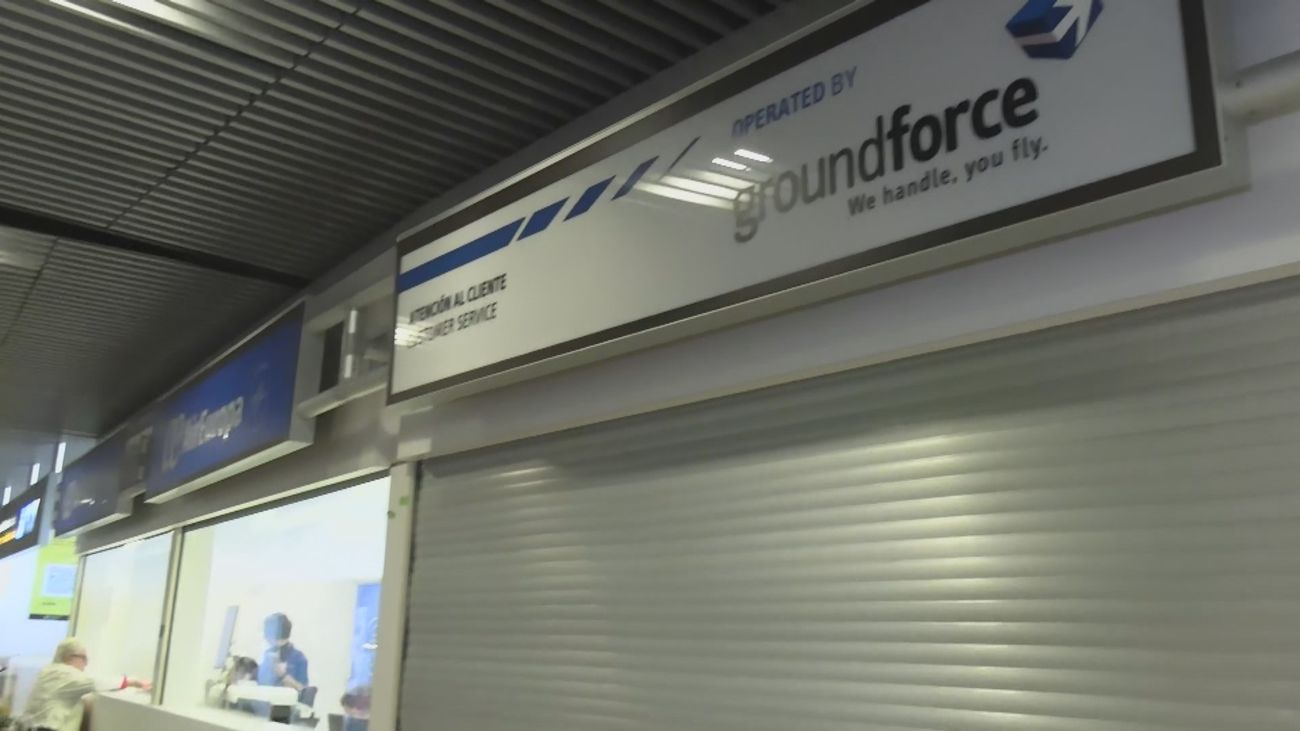 El primer día de la huelga del personal de tierra de Groundforce deja sin equipajes a seis aviones en Madrid