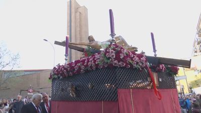 Delicias vive su Lunes Santo con la salida procesional del Cristo del Camino