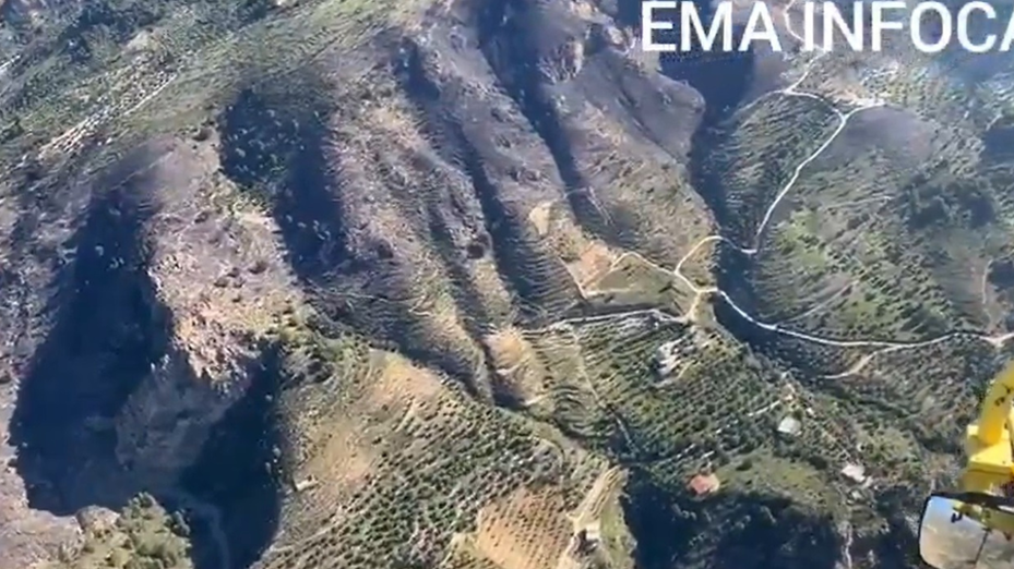 Controlados los incendios de Granada y Murcia tras una noche de trabajo