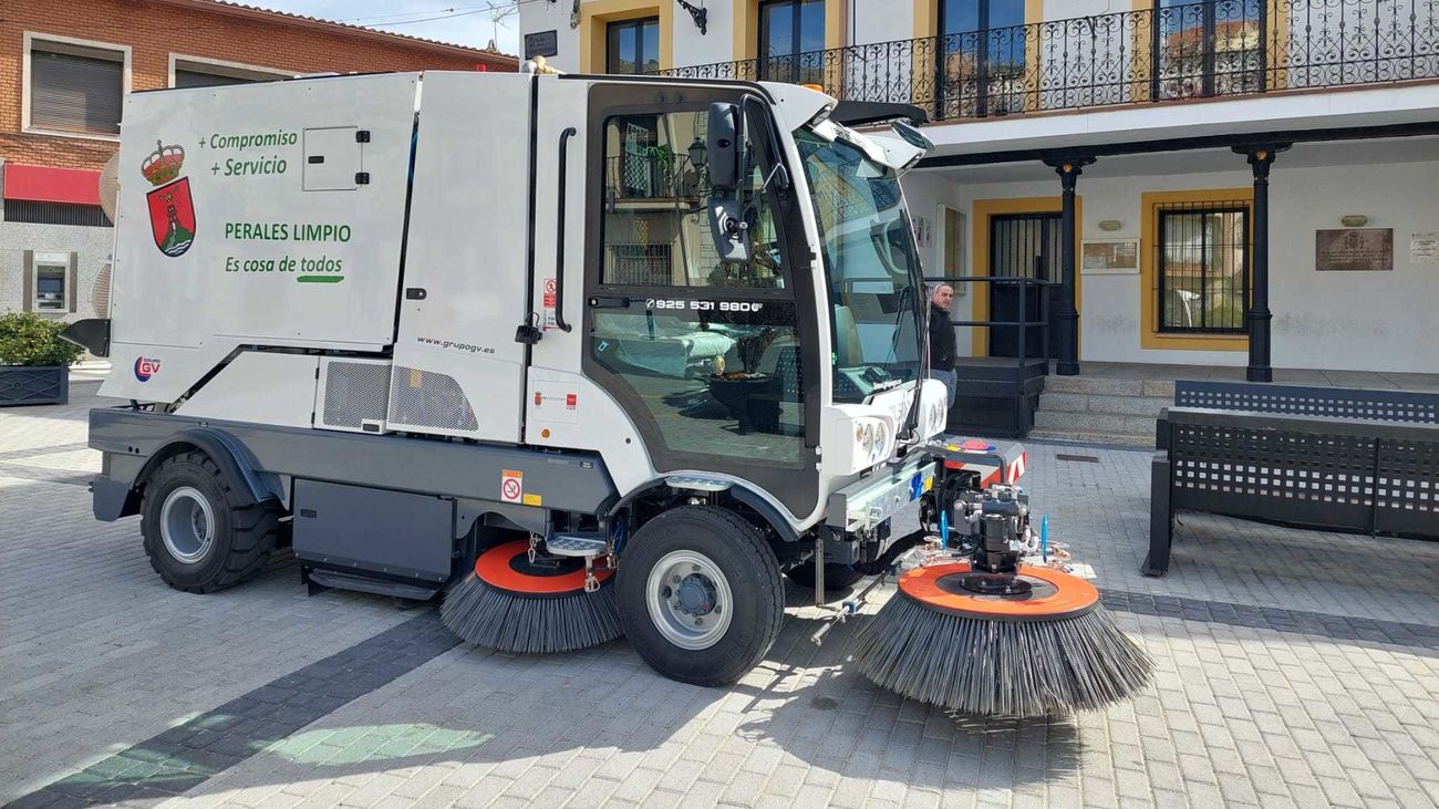 Nueva barredora para la limpieza viaria en Perales de Tajuña