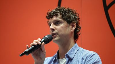 El actor Eduardo Casanova, Premio Triángulo Positivo 2026