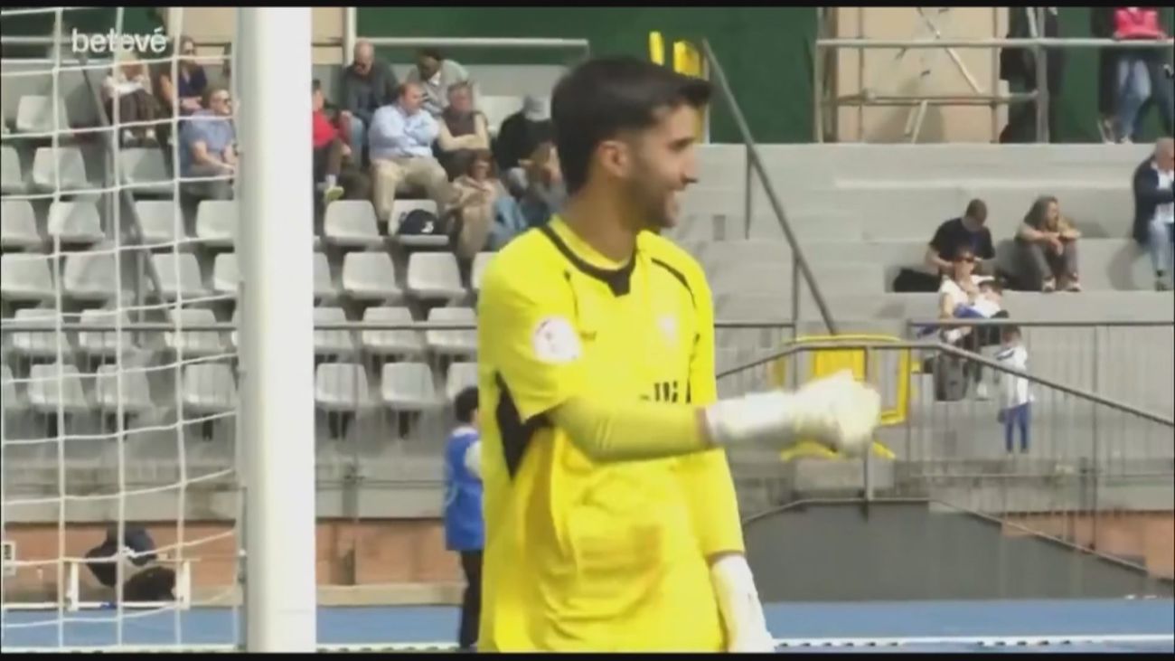 Polémica en el fútbol: un portero responde a insultos desde la grada y el vídeo se hace viral
