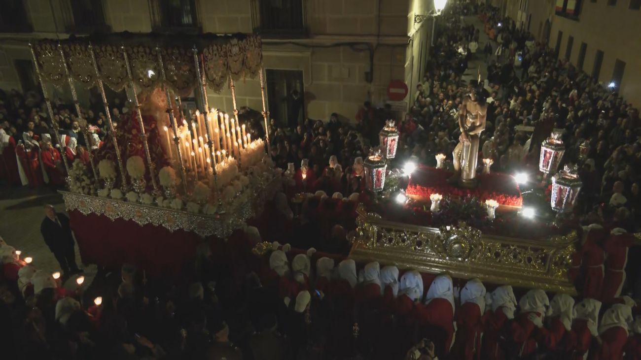 Encuentro solemne entre el Cristo Atado a la Columna y la Virgen de las Lágrimas y el Consuelo emociona a Alcalá de Henares