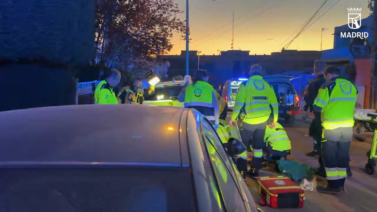 Un motorista de 68 años herido grave al chocar contra un coche aparcado en el barrio del Pilar