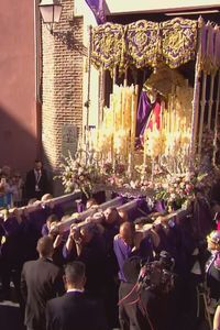 La Virgen del Dulce Nombre protagoniza un emotivo y complejo inicio de su recorrido de Jueves Santo en Madrid