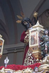 Jesús del Gran Poder inicia su solemne salida procesional en el corazón de Madrid