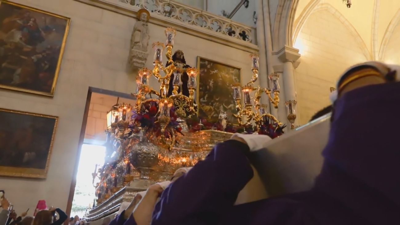 La ajustada y emocionante  entrada de Jesús 'El Pobre' a la Catedral de la Almudena