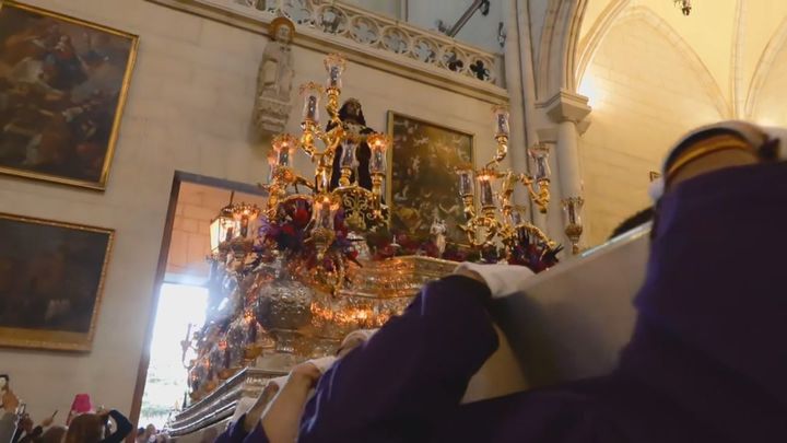 La ajustada y emocionante  entrada de Jesús 'El Pobre' a la Catedral de la Almudena