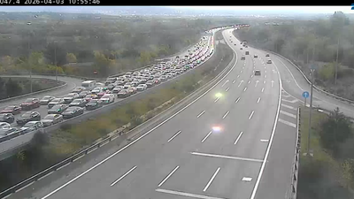 Un accidente provoca un gran atasco de salida de Madrid por la AP-6 en Guadarrama