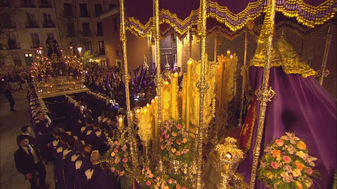 El encuentro entre Jesús El Pobre y la Virgen del Dulce Nombre pone el broche de oro a la procesión