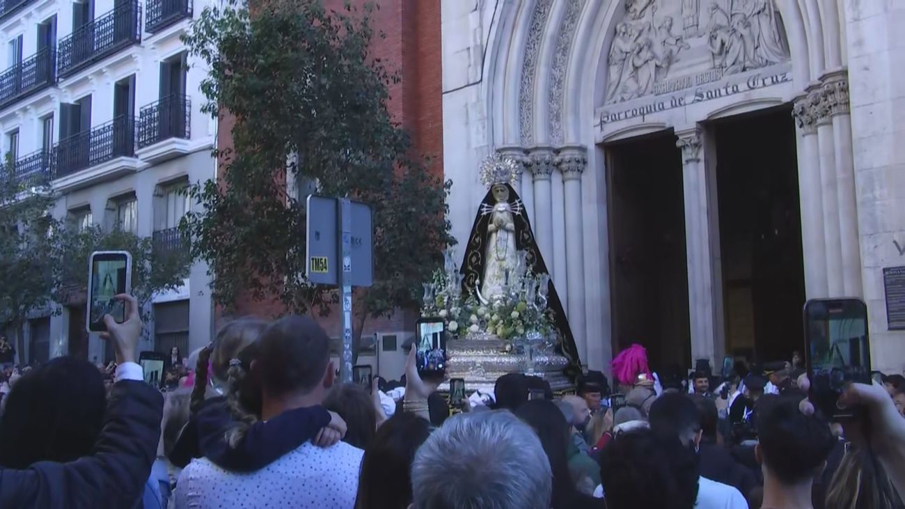 La Virgen de los Siete Dolores recorre Madrid en un solemne Viernes Santo