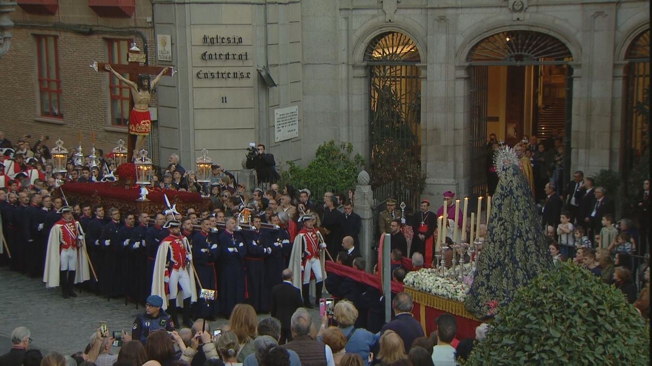 Encuentro emotivo entre el Cristo de los Alabarderos y María Inmaculada Reina de los Ángeles en la Catedral de las Fuerzas Armadas