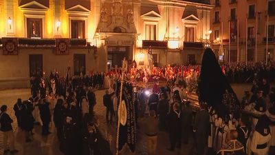 La Virgen de los Siete Dolores se encuentra con el Divino Cautivo en la Plaza de la Villa