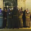 Silencio y solemnidad marcan la procesión del Santo Entierro de Cristo Yacente y Nuestra Señora de los Dolores en Alcalá de Henares