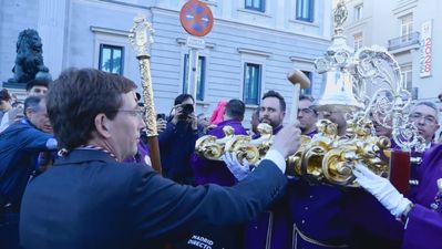 La levantá de Martínez Almeida a Jesús de Medinaceli en la cuesta de San Jerónimo