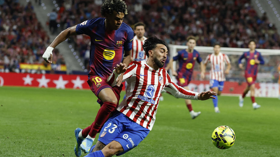 1-2. El Atlético se queda sin premio ante el Barcelona tras jugar en inferioridad medio partido