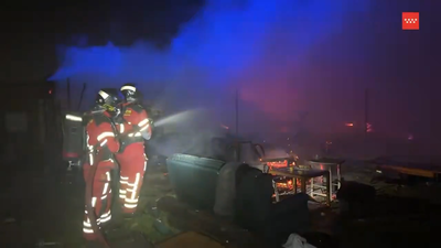 Extinguido un incendio que afectó a siete infraviviendas de Fuenlabrada