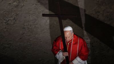 El Papa León XIV clama contra la guerra y el abuso de poder en su primer Via Crucis