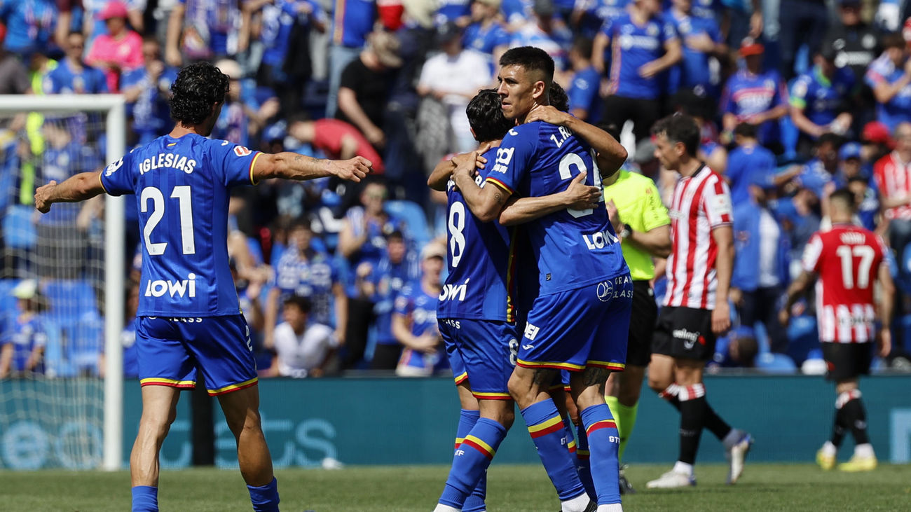 Jugadores del Getafe celebran la victoria ante el Athletic
