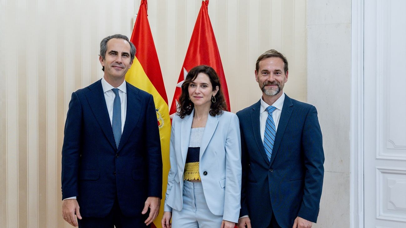 Ayuso durante una reunión con el consejero delegado de ING España y Portugal, Alfonso Tolcheff