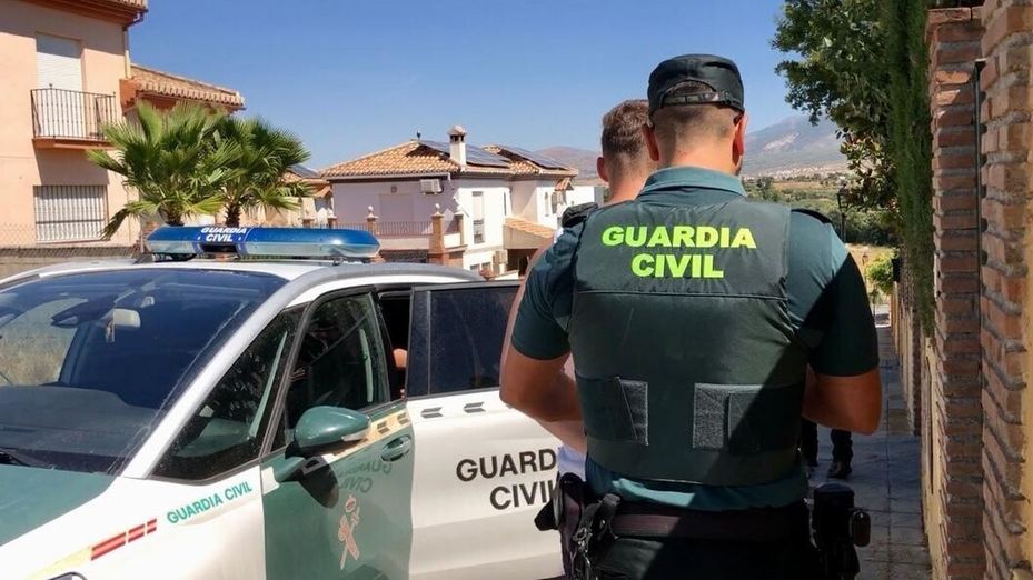 Detenido un hombre por agredir con un hacha y en plena calle a  tres personas en Montefrío (Granada)