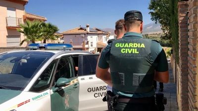 Detenido un hombre por agredir con un hacha y en plena calle a  tres personas en Montefrío (Granada)